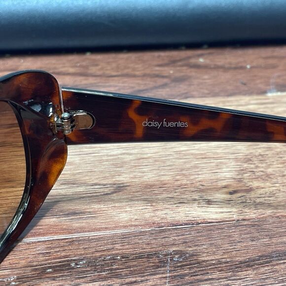 Daisy Fuentes S03249RDF206KHL Sunglasses - Picture 4 of 5